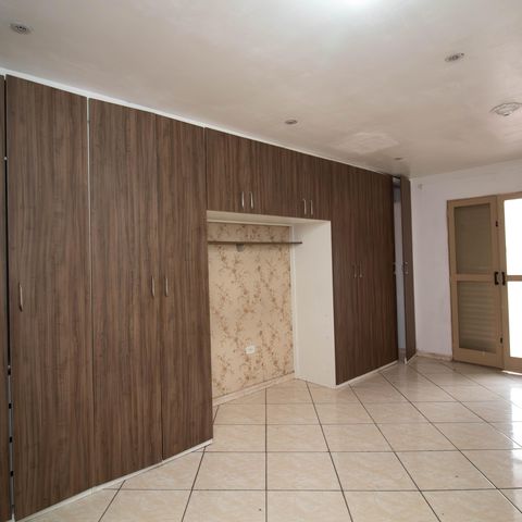 Casa à venda com 190m², 3 quartos e 2 vagasQuarto - 4 Suíte
