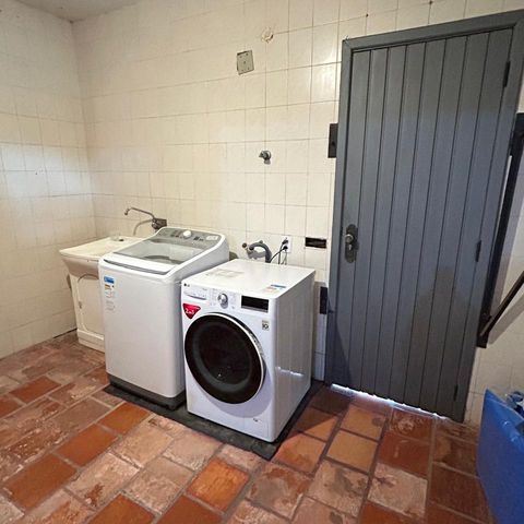Casa à venda com 354m², 4 quartos e 2 vagas