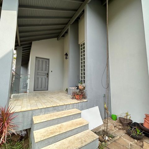 Casa à venda com 354m², 4 quartos e 2 vagas