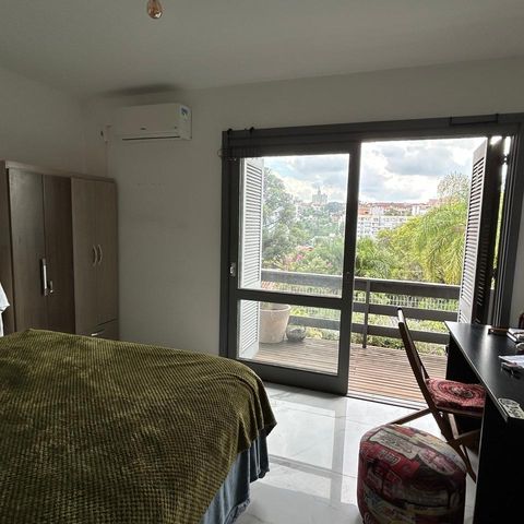 Casa à venda com 354m², 4 quartos e 2 vagas