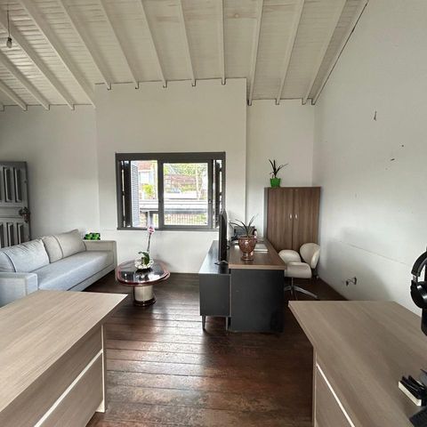 Casa à venda com 354m², 4 quartos e 2 vagas