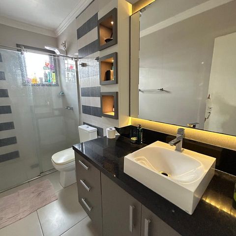 Casa à venda com 354m², 4 quartos e 2 vagas