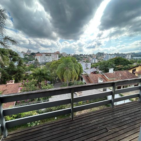 Casa à venda com 354m², 4 quartos e 2 vagas
