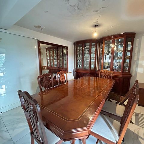 Casa à venda com 354m², 4 quartos e 2 vagas