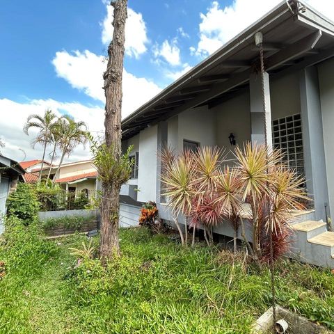 Casa à venda com 354m², 4 quartos e 2 vagas