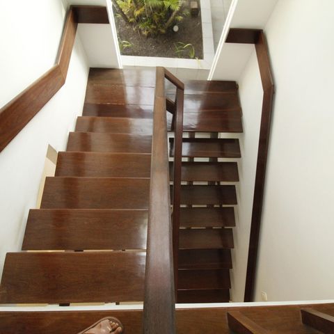 Casa para alugar com 449m², 5 quartos e 2 vagasEscada