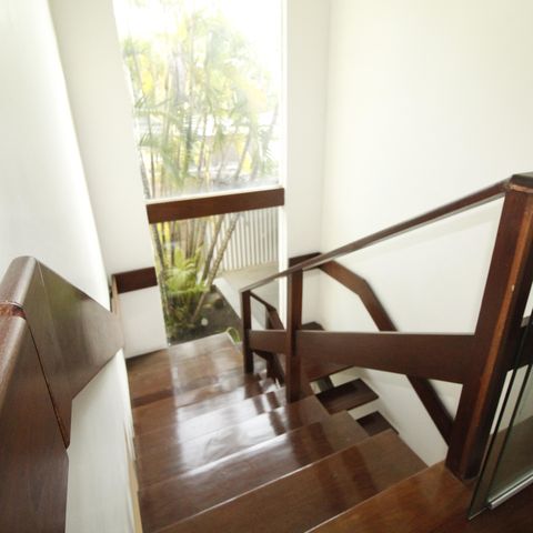 Casa para alugar com 449m², 5 quartos e 2 vagasEscada