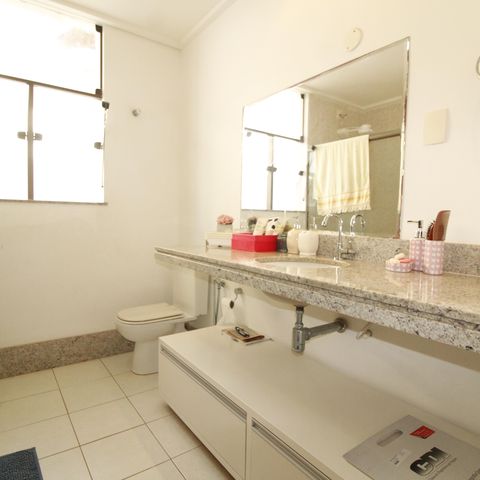 Casa para alugar com 449m², 5 quartos e 2 vagasBanheiro Corredor
