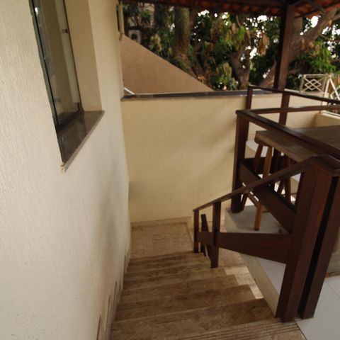 Casa para alugar com 449m², 5 quartos e 2 vagasEscada