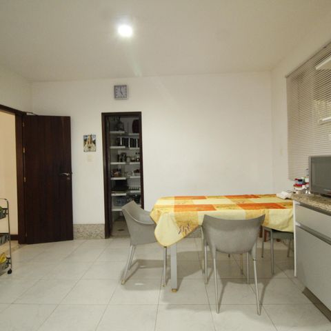 Casa para alugar com 449m², 5 quartos e 2 vagasCozinha