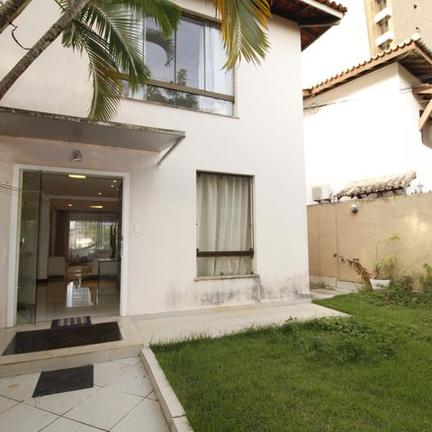 Casa para alugar com 449m², 5 quartos e 2 vagasEntrada da casa