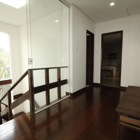 Casa para alugar com 449m², 5 quartos e 2 vagasCorredor
