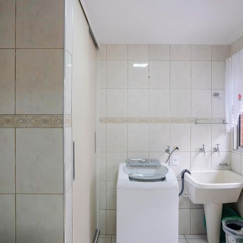 Casa à venda com 129m², 2 quartos e 2 vagasÁrea de serviço