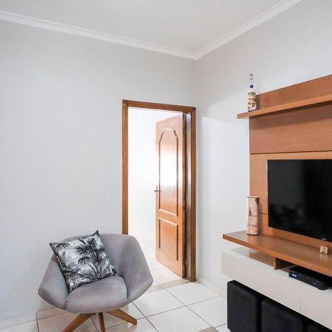 Casa à venda com 129m², 2 quartos e 2 vagasSala