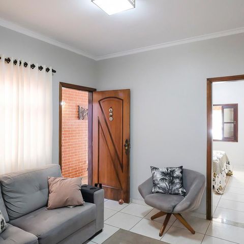 Casa à venda com 129m², 2 quartos e 2 vagasSala
