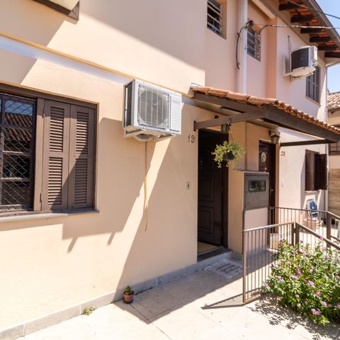 Casa de condomínio à venda com 90m², 3 quartos e sem vaga Casa de condomínio à venda com 90m², 3 quartos e sem vagaFachada