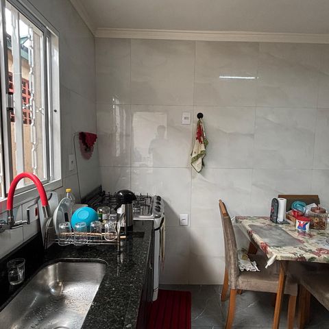 Casa para alugar com 100m², 2 quartos e 2 vagasCozinha