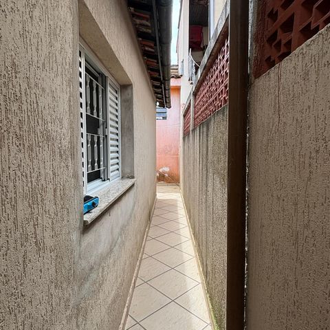 Casa para alugar com 100m², 2 quartos e 2 vagasCorredor