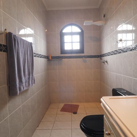Casa para alugar com 478m², 5 quartos e 5 vagasBanheiro 3