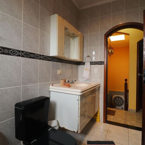 Casa para alugar com 478m², 5 quartos e 5 vagasBanheiro 3