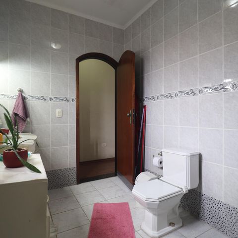 Casa para alugar com 478m², 5 quartos e 5 vagasBanheiro Quarto 1 suíte