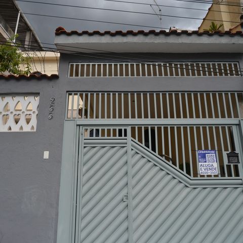 Casa à venda com 133m², 3 quartos e 2 vagasFachada