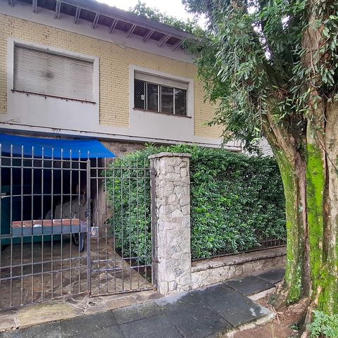Casa à venda com 250m², 5 quartos e 2 vagasFachada da Casa