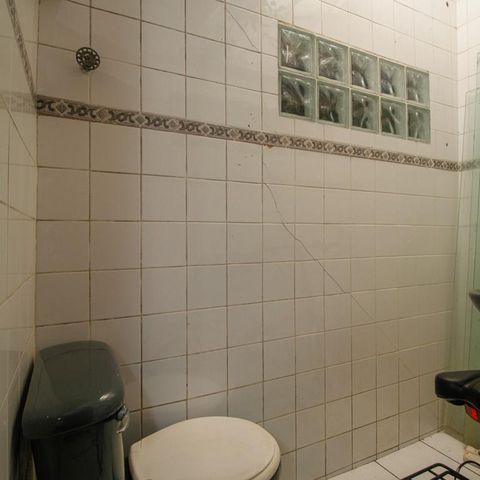 Casa à venda com 250m², 5 quartos e 2 vagasBanheiro de Serviço