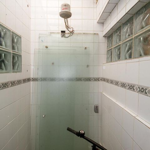 Casa à venda com 250m², 5 quartos e 2 vagasBanheiro de Serviço