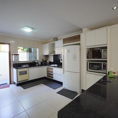 Casa para alugar com 359m², 5 quartos e 6 vagasCozinha