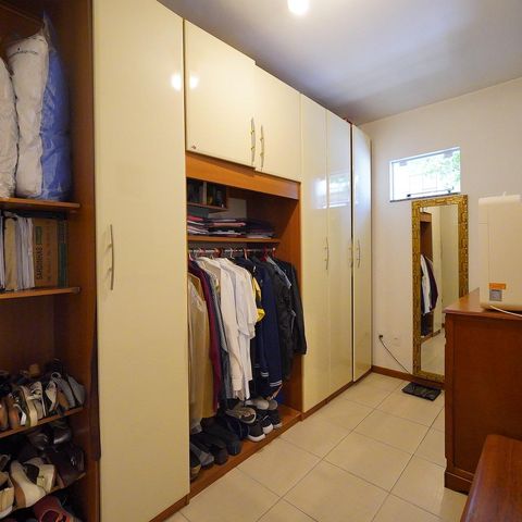 Casa para alugar com 359m², 5 quartos e 6 vagasCloset