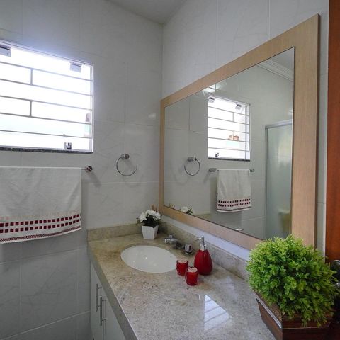 Casa para alugar com 359m², 5 quartos e 6 vagasBanheiro Corredor