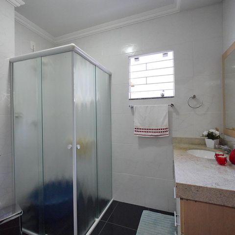 Casa para alugar com 359m², 5 quartos e 6 vagasBanheiro Corredor