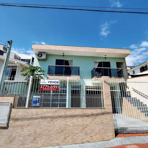 Casa para alugar com 359m², 5 quartos e 6 vagasFachada