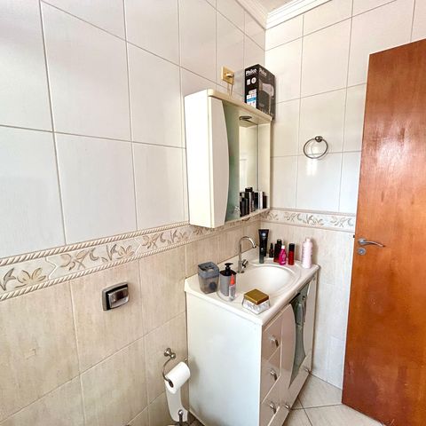 Casa à venda com 260m², 3 quartos e 2 vagasBanheiro da Suíte