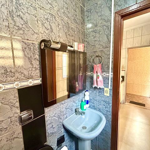 Casa à venda com 260m², 3 quartos e 2 vagasBanheiro 1