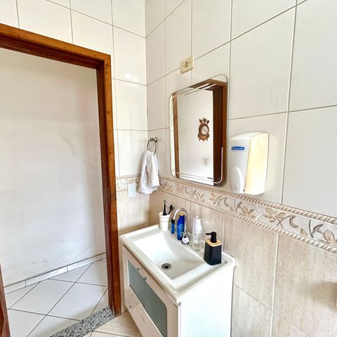 Casa à venda com 260m², 3 quartos e 2 vagasBanheiro 2