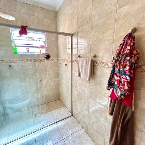 Casa à venda com 260m², 3 quartos e 2 vagasBanheiro da Suíte
