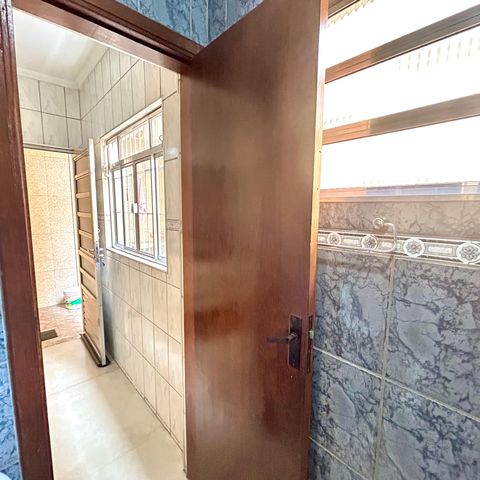 Casa à venda com 260m², 3 quartos e 2 vagasBanheiro 1