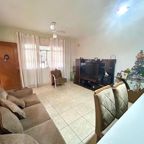 Casa à venda com 260m², 3 quartos e 2 vagasSala
