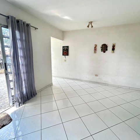 Casa à venda com 260m², 3 quartos e 2 vagasSala