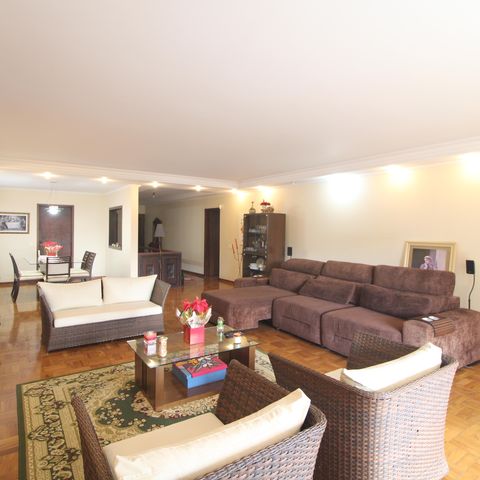 Casa à venda com 399m², 3 quartos e 4 vagasSala