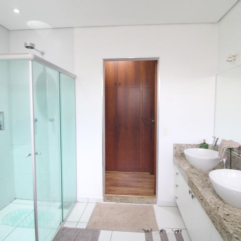 Casa à venda com 399m², 3 quartos e 4 vagasBanheiro da suíte 3
