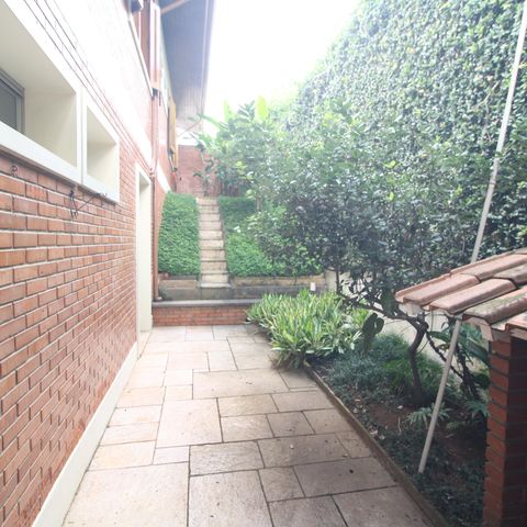 Casa à venda com 399m², 3 quartos e 4 vagasQuintal lateral