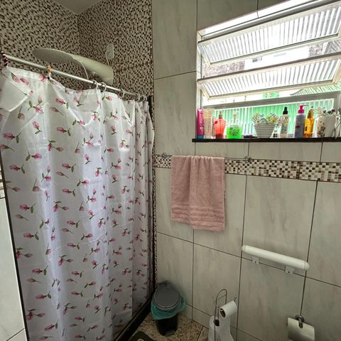 Casa à venda com 350m², 3 quartos e 2 vagasBanheiro