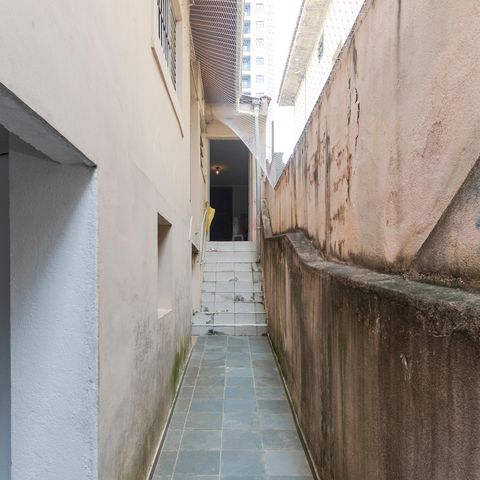 Casa à venda com 130m², 2 quartos e 2 vagasCorredor Lateral