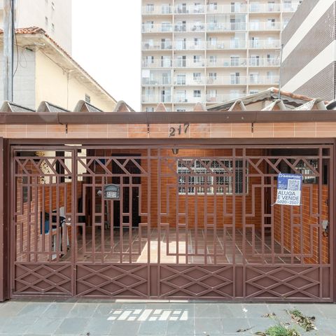 Casa à venda com 130m², 2 quartos e 2 vagasFachada