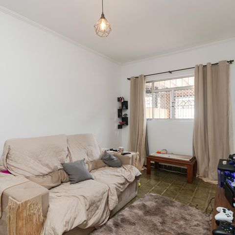Casa à venda com 130m², 2 quartos e 2 vagasSala