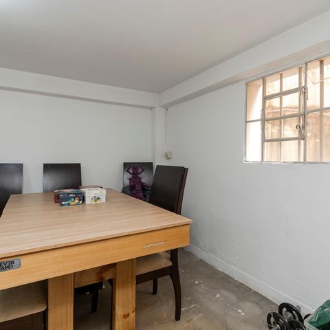 Casa à venda com 130m², 2 quartos e 2 vagasQuarto de Serviço