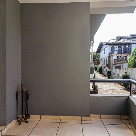 Casa de condomínio para alugar com 217m², 3 quartos e 2 vagasVaranda